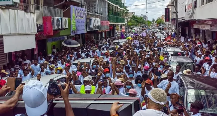 Photo of people marching in the streets of Guadeloupe for national unity